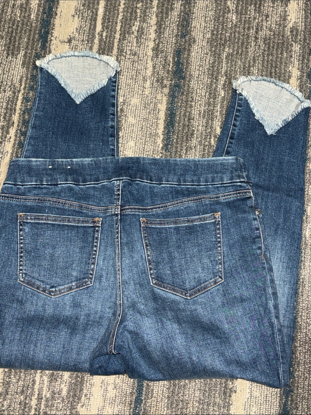 Size 10 Chico's Medium Blue Pill on Skinny Jeans with Frayed V-Hem. Super cute - Picture 2 of 4